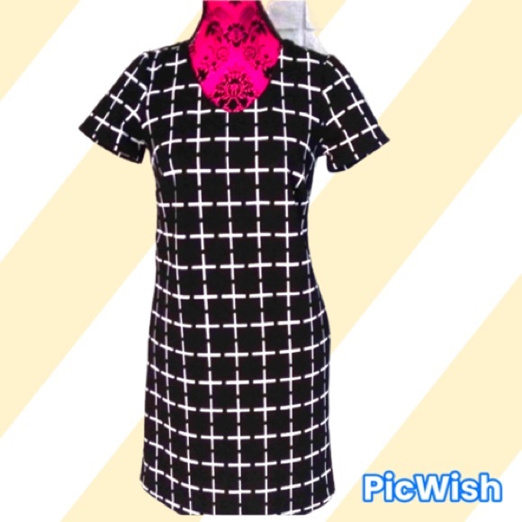 Romeo & Juliet Couture Shift Dress - Picture 2 of 7